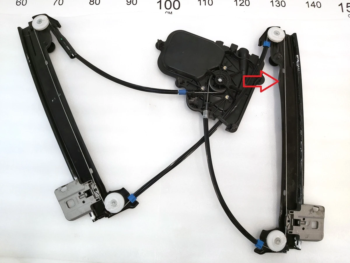 2 Склопідйомник передній правий з пошкодженням Tesla model 3 1096621-98-L