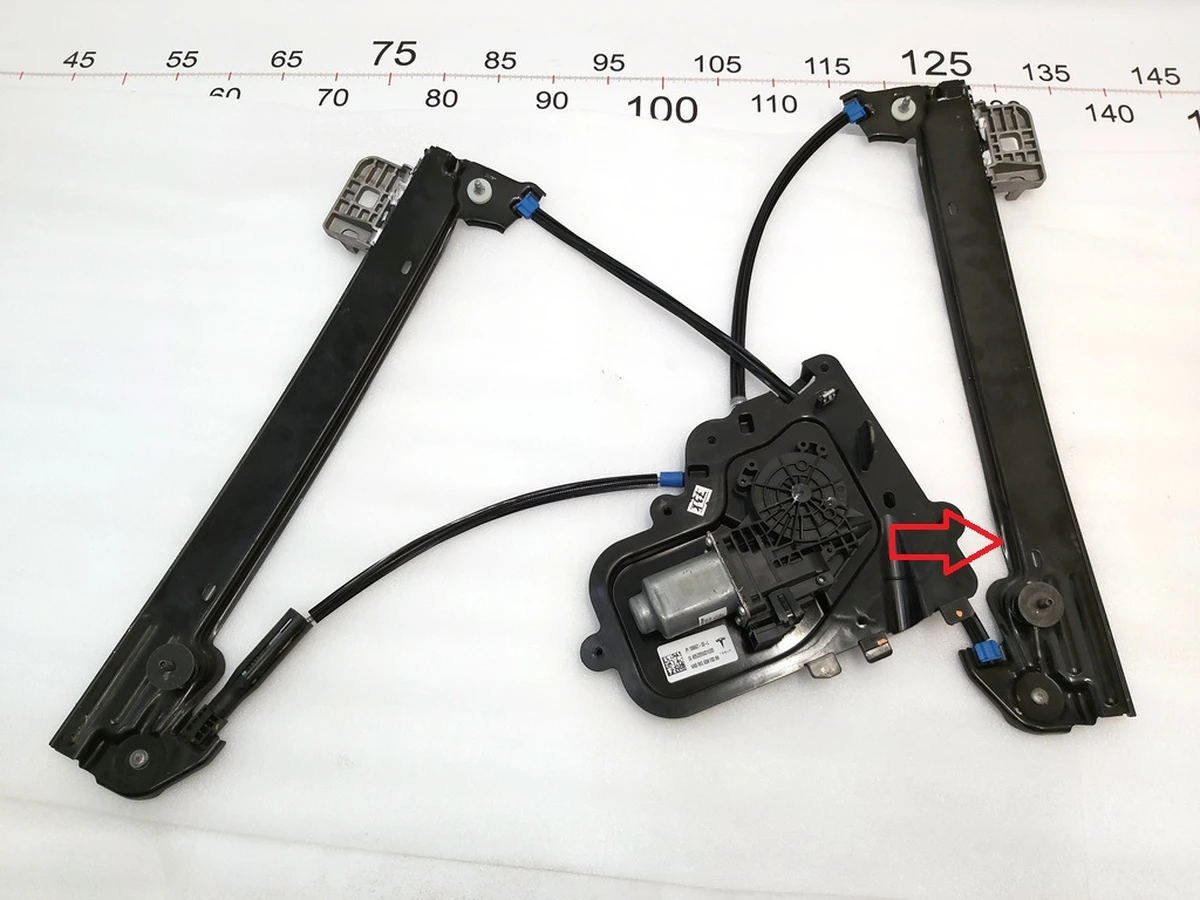 2 Склопідйомник передній правий з пошкодженням Tesla model 3 1096621-98-L