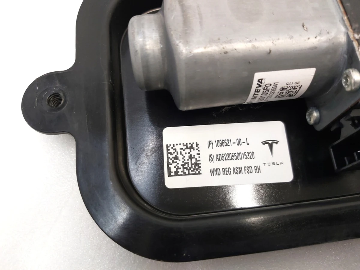 2 Склопідйомник передній правий з пошкодженням Tesla model 3 1096621-98-L