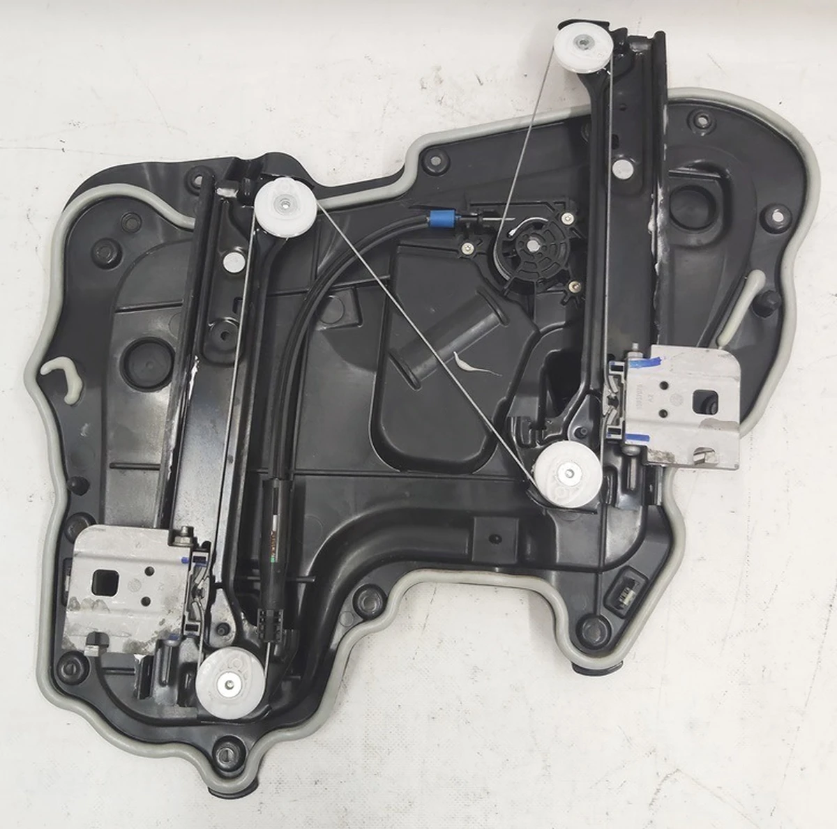 3 Склопідйомник задній лівий Tesla model 3 1096622-00-K