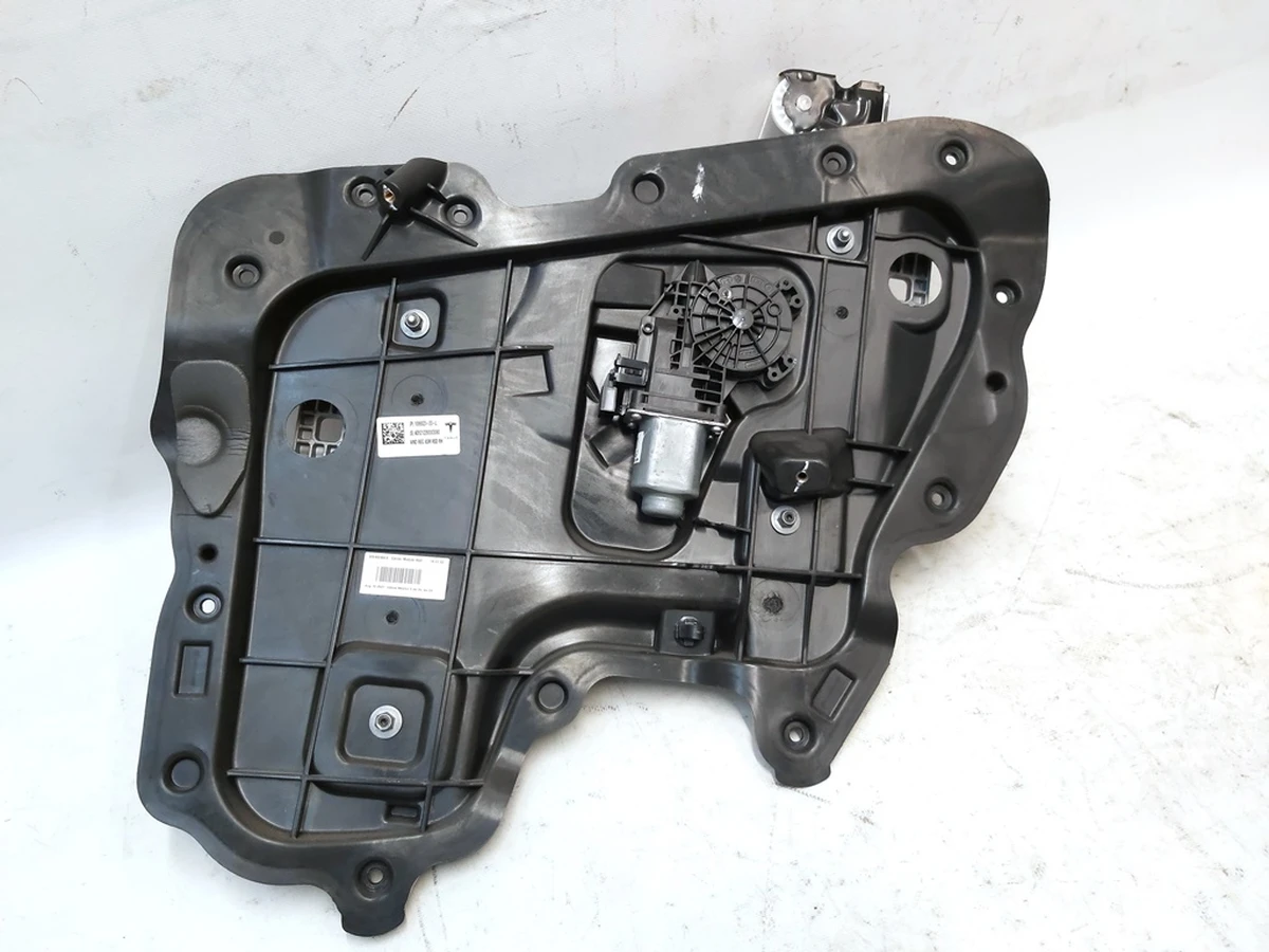 3 Стеклоподъемник задний правый Tesla model 3 1096623-98-L