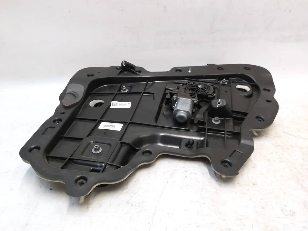 3 Стеклоподъемник задний правый Tesla model 3 1096623-98-L