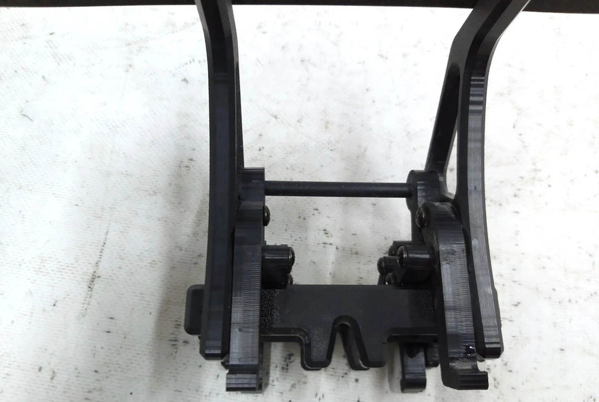 1 Кронштейн номерного знака переднього NA швидкого встановлення у зборі з фіксатором Tesla model 3 1096829-00-G