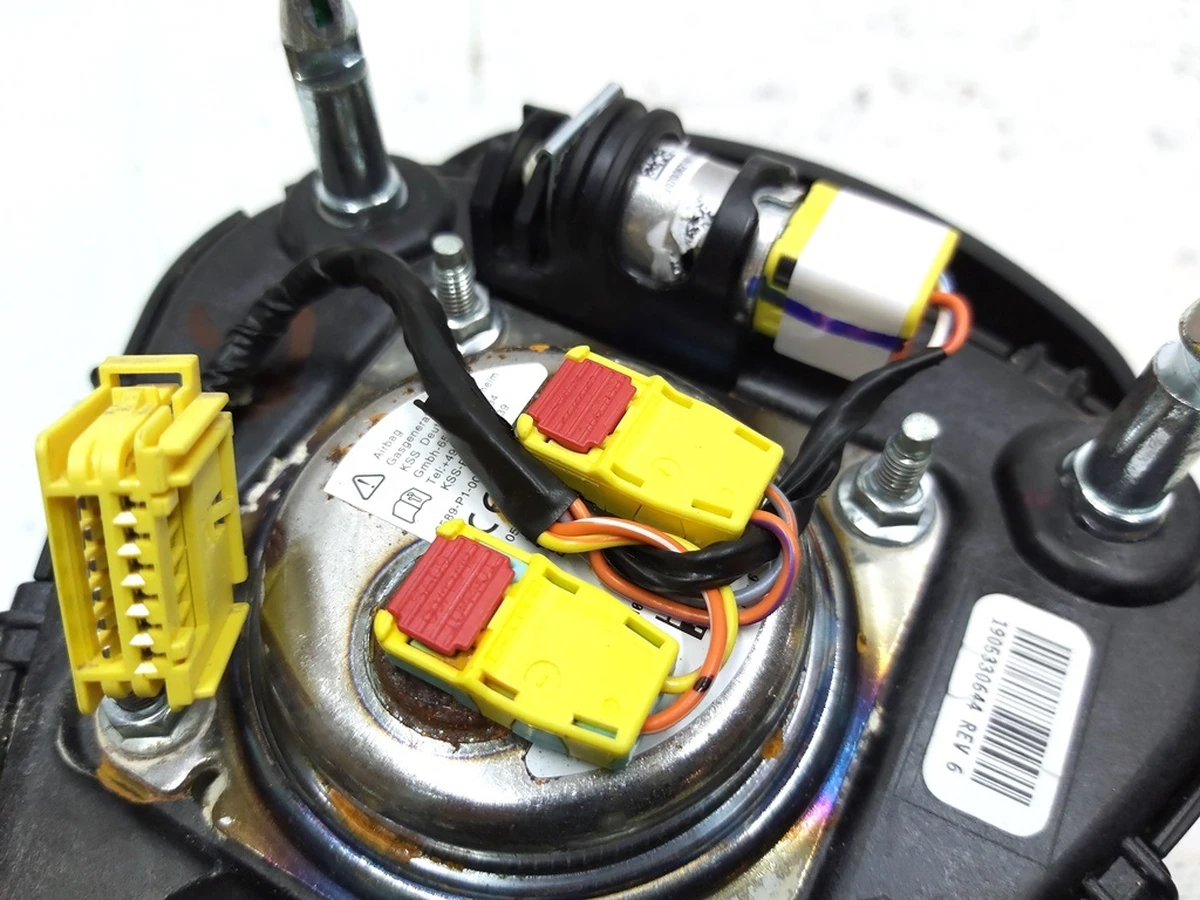 1 Подушка безпеки водія у зборі Tesla model 3 1508347-00-C