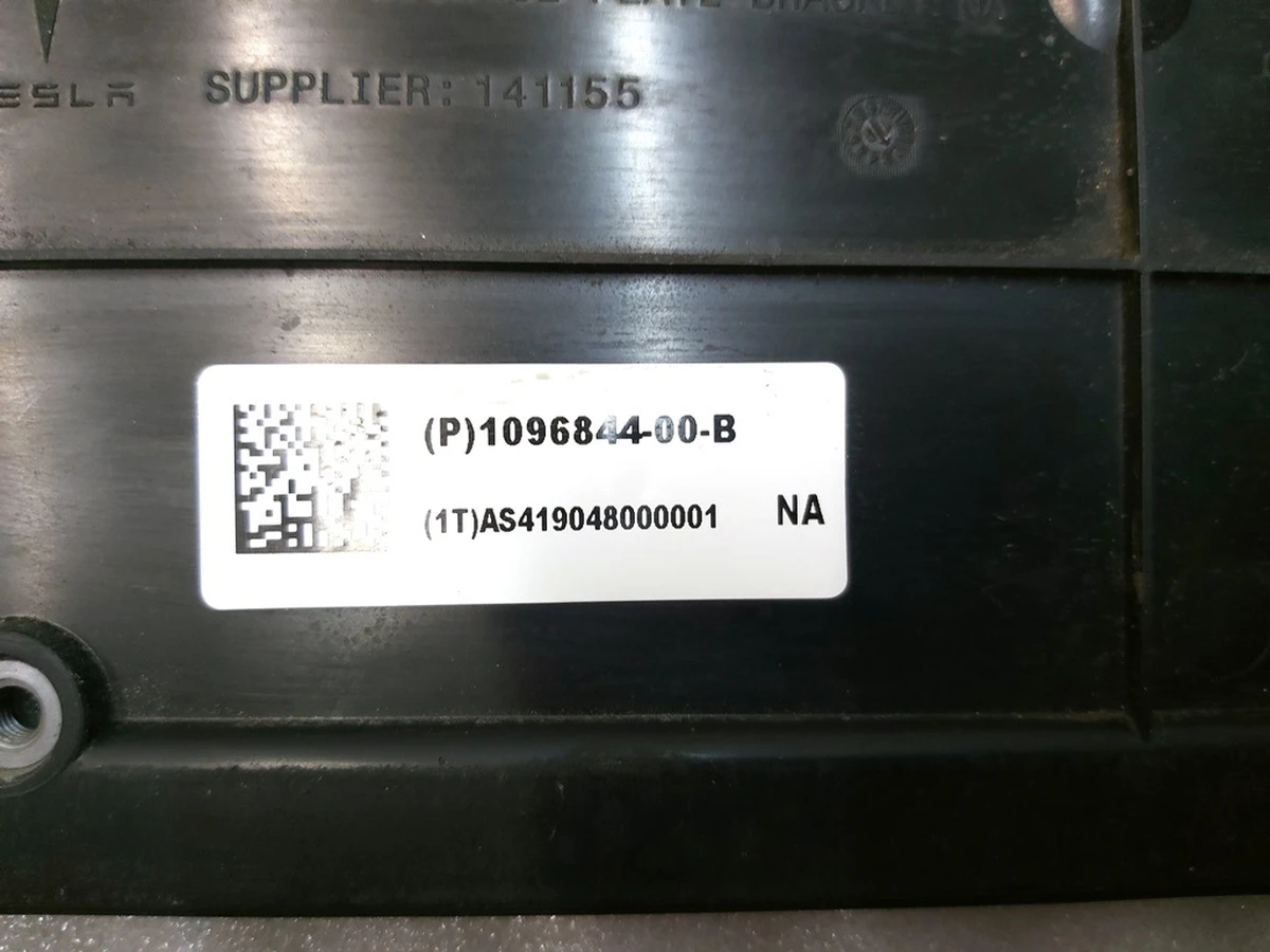 2 REAR LICENSE PLATE BRACKET - NORTH AMERICA Tesla Model 3, Model 3 Jan 2024, Model Y 1096844-00-B