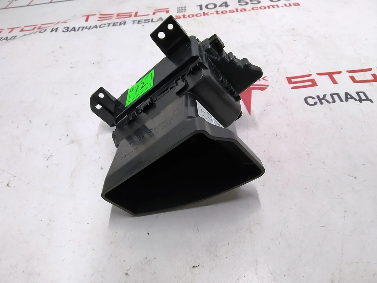 3 Повітропровід центральної панелі лівий водій Tesla model X S REST 1096877-00-B