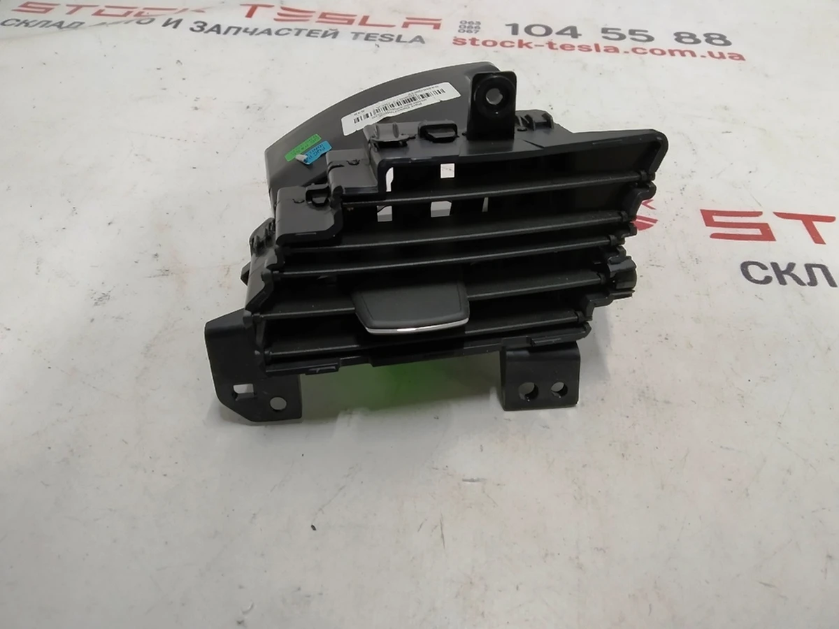 3 Повітропровід центральної панелі лівий водій Tesla model X S REST 1096877-00-B