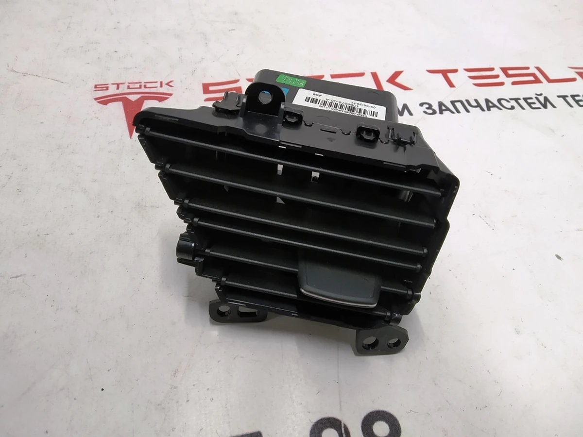 6 Повітропровід центральної панелі водійський правий Tesla model S, model S REST, model X 1096878-00-B