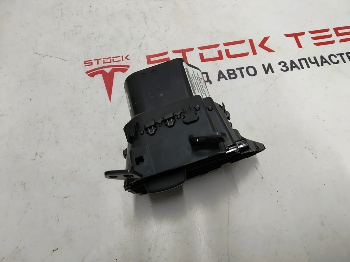 6 Повітропровід центральної панелі водійський правий Tesla model S, model S REST, model X 1096878-00-B