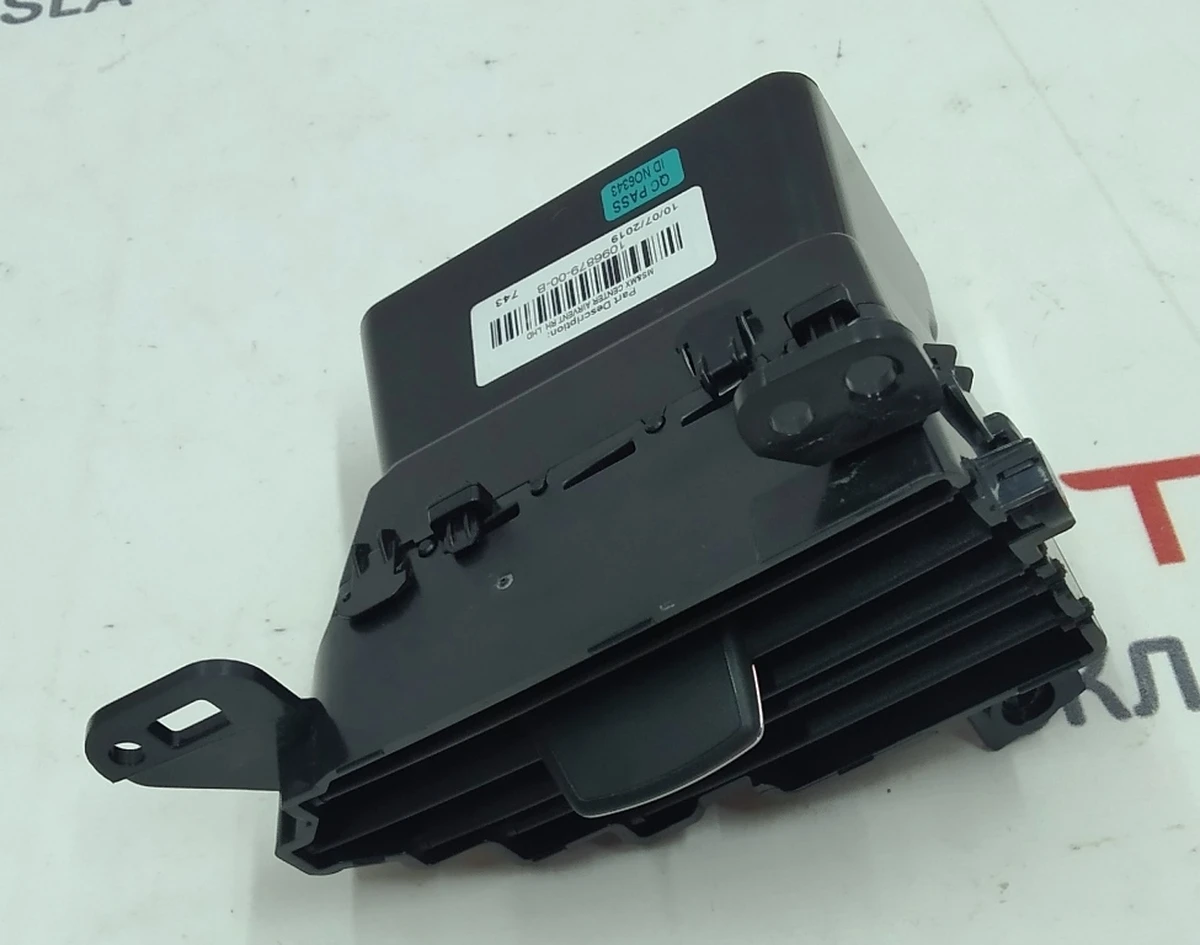 7 Повітропровід центральної панелі пасажирський лівий Tesla model X, S, REST 1096879-00-B