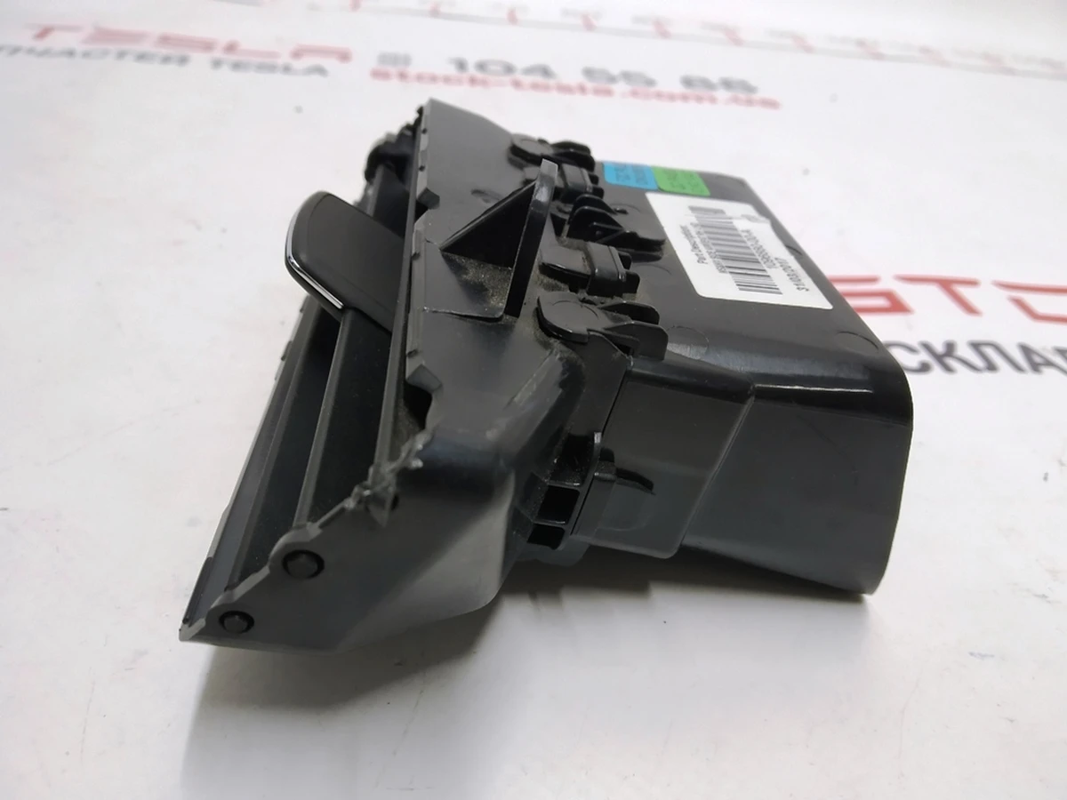 9 Повітропровід центральної панелі пасажирський правий Tesla model X S REST 1096880-00-B