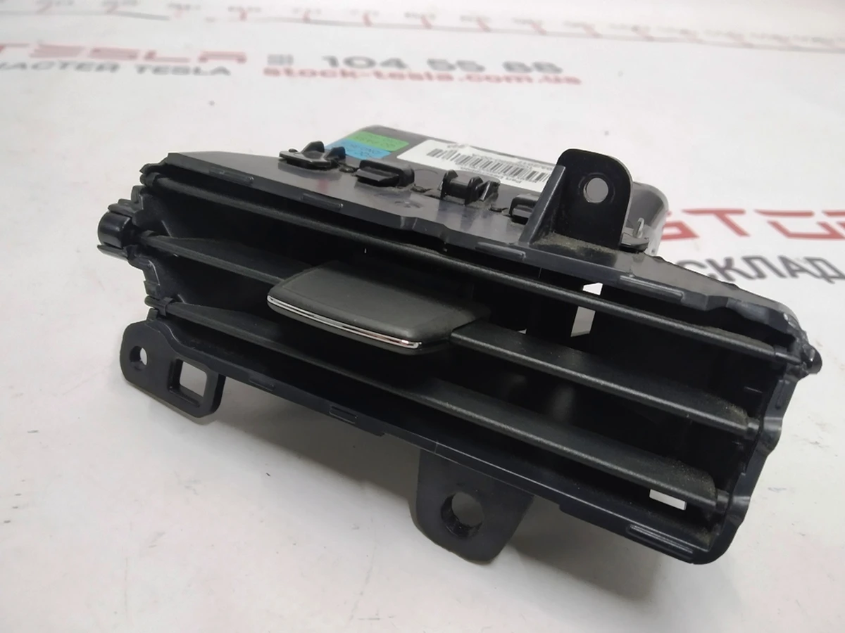 9 Повітропровід центральної панелі пасажирський правий Tesla model X S REST 1096880-00-B