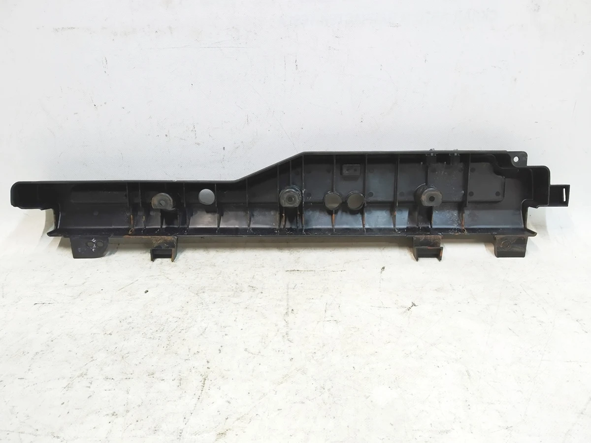 6 Упор (підтримка) передній нижній частині подвійного лівого сидіння 2-го ряду Tesla model X 2345607