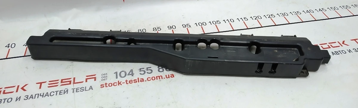 6 Упор (поддержка) передний нижней части двойного левого сиденья 2-го ряда Tesla model X 2345607