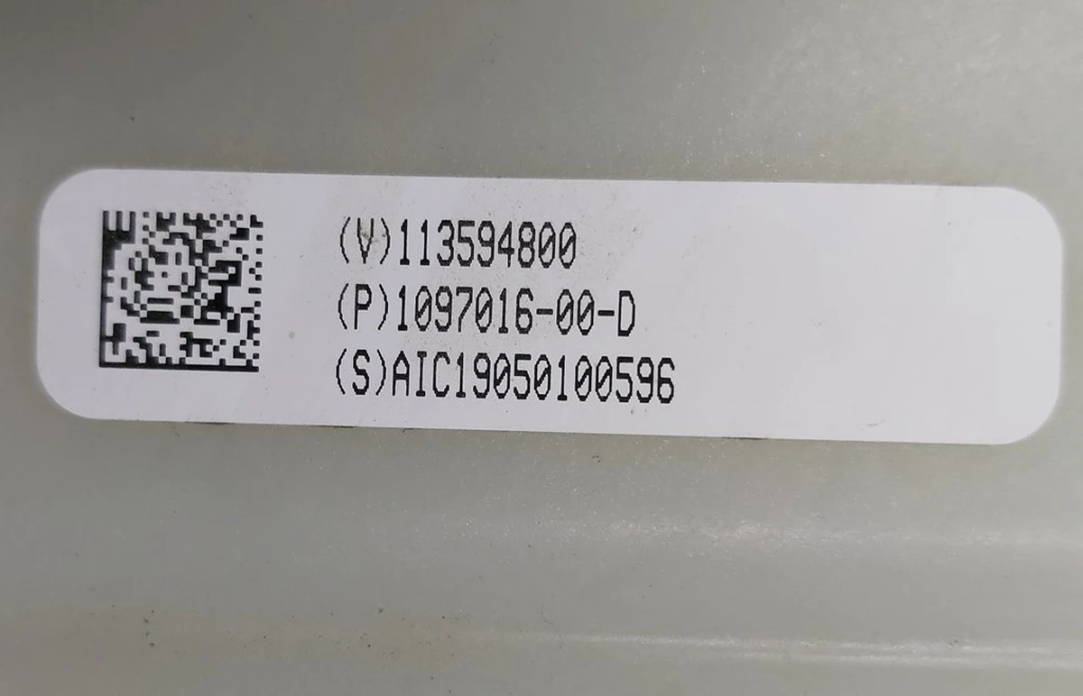 Розширювальний бачок рідини для охолодження Tesla model 3 1097015-00-M