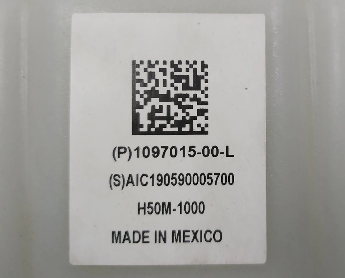 Розширювальний бачок рідини для охолодження Tesla model 3 1097015-00-M