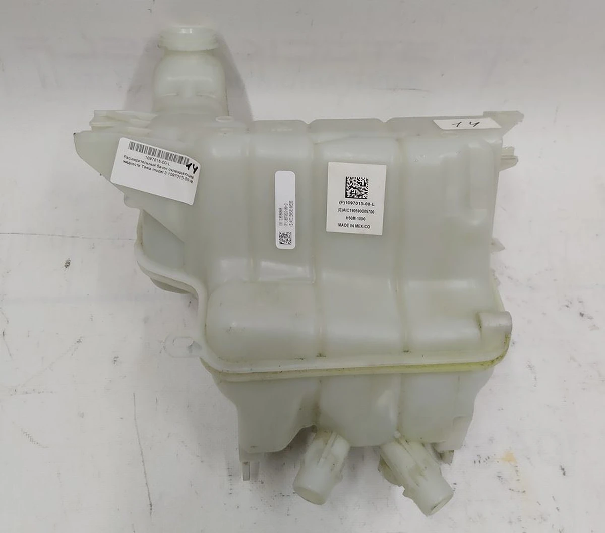 Розширювальний бачок рідини для охолодження Tesla model 3 1097015-00-M