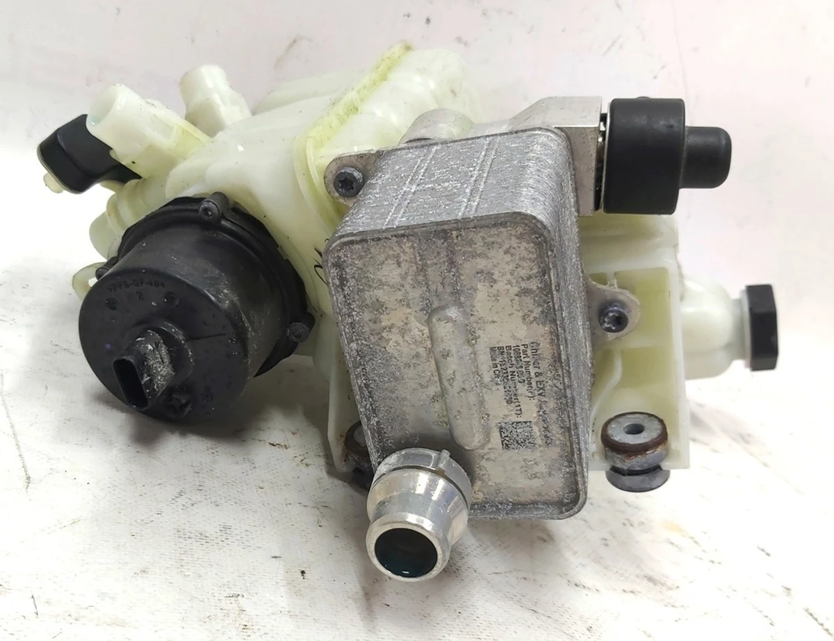 Розширювальний бачок охолоджуючої рідини в зборі Tesla model 3 1097015-00-M