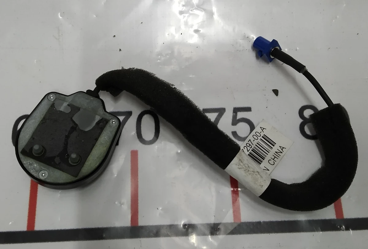 1 Антена GPS Tesla Model S, Model S REST, Model X 1097321-00-B