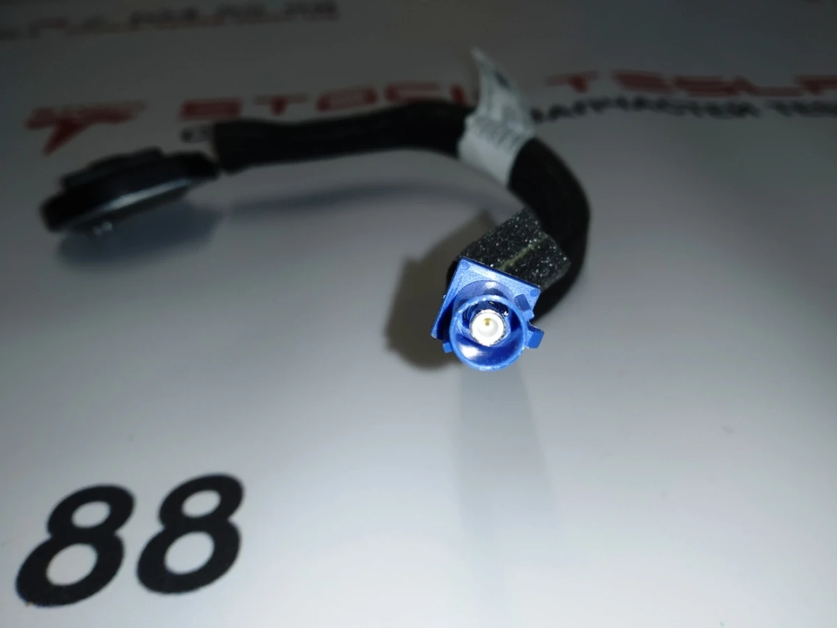 1 Антена GPS Tesla Model S, Model S REST, Model X 1097321-00-B