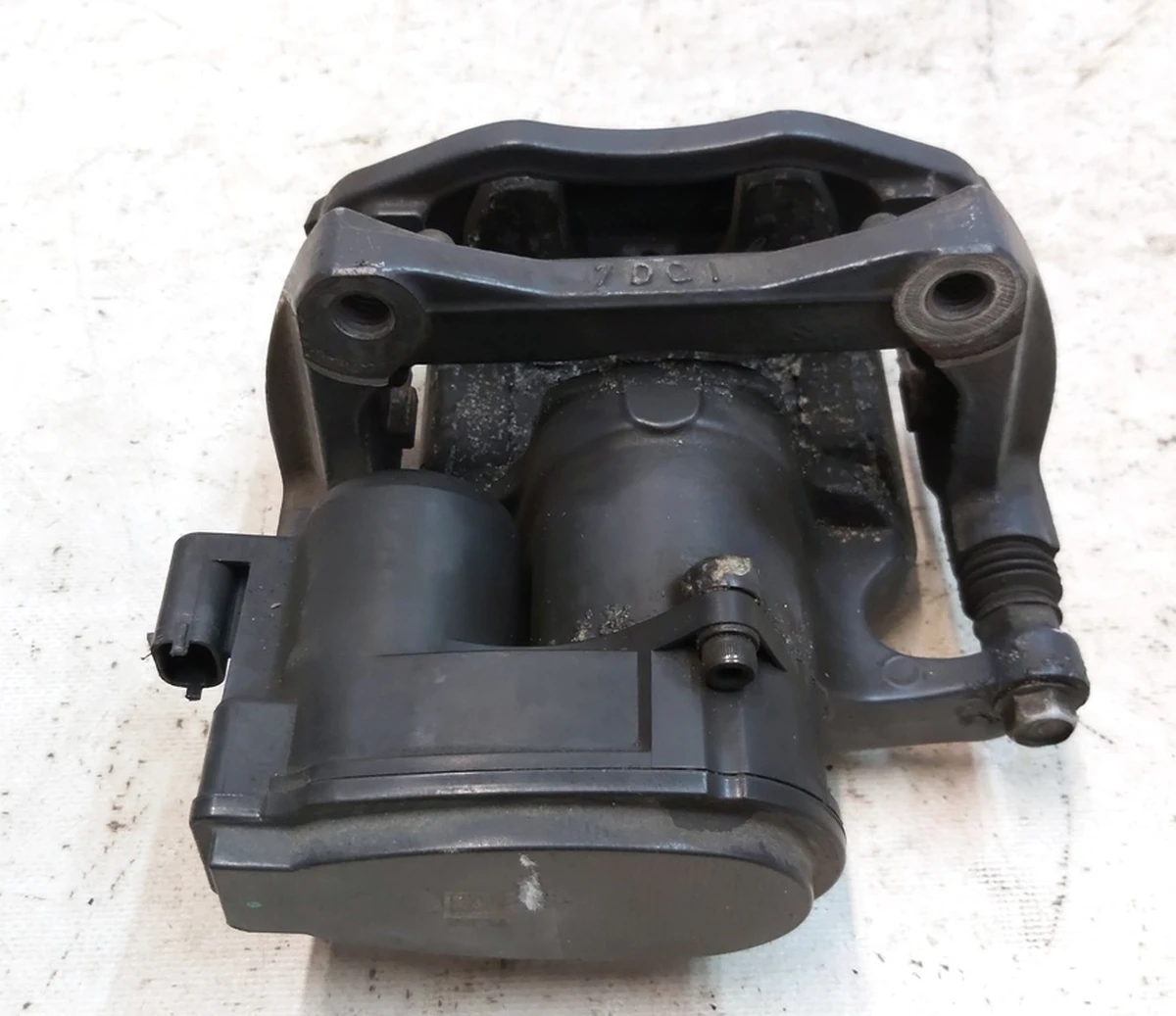 1 Суппорт тормозной задний левый MANDO (без тормозных колодок) Tesla model S REST, Tesla model X 1078541-00-B