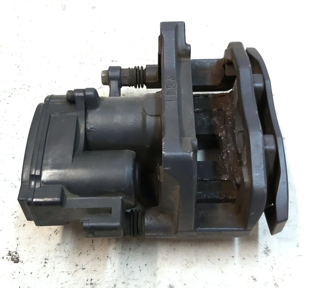 1 Супорт гальмівний задній правий MANDO без гальмівних колодок Tesla model S REST, model X 1078542-00-B