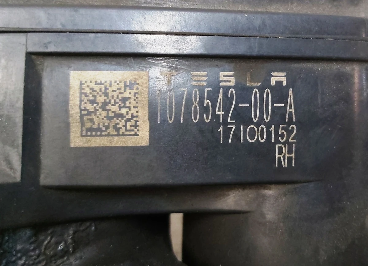 1 Супорт гальмівний задній правий MANDO без гальмівних колодок Tesla model S REST, model X 1078542-00-B