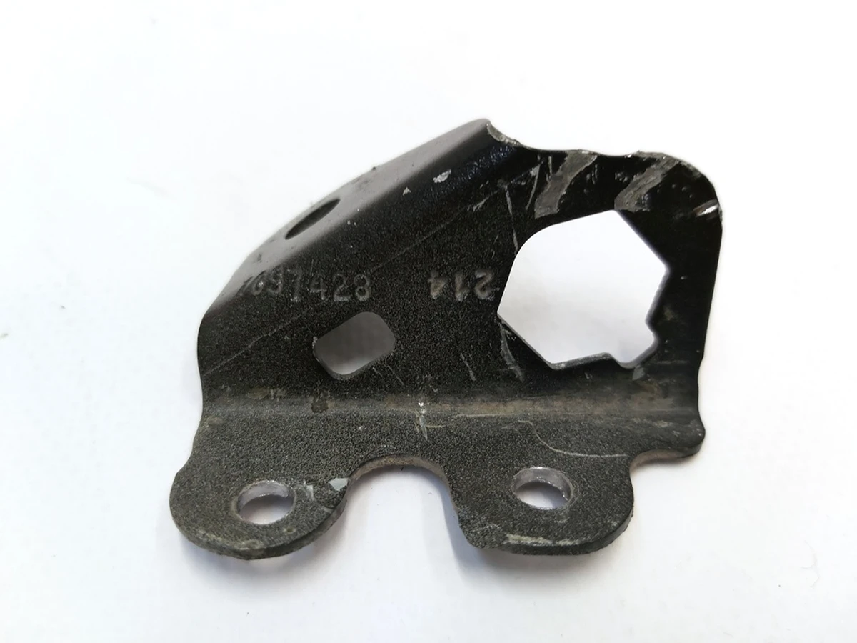 Четверть задняя левая кронштейн тормозного шланга на лонжероне RWD Tesla model 3 1101749-S0-A 1110880-00-A