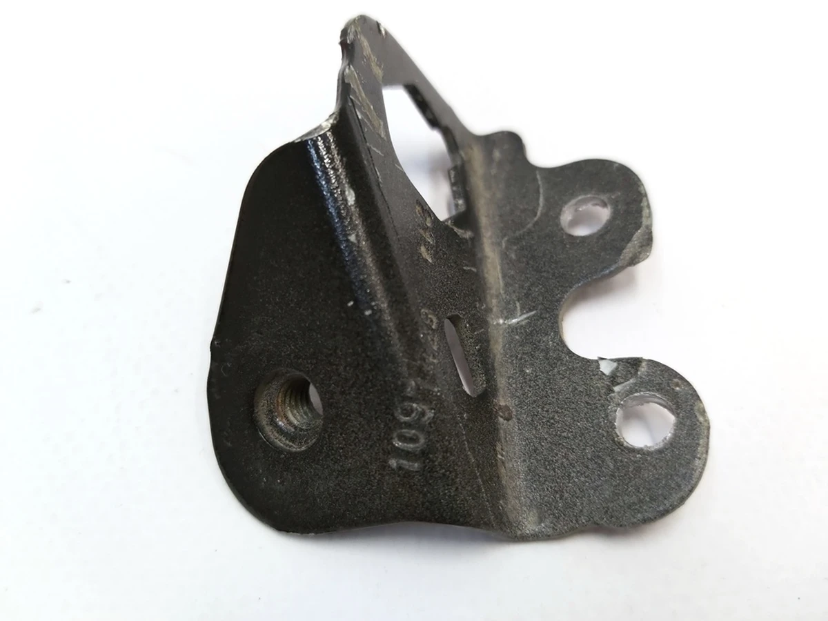 Четверть задняя левая кронштейн тормозного шланга на лонжероне RWD Tesla model 3 1101749-S0-A 1110880-00-A