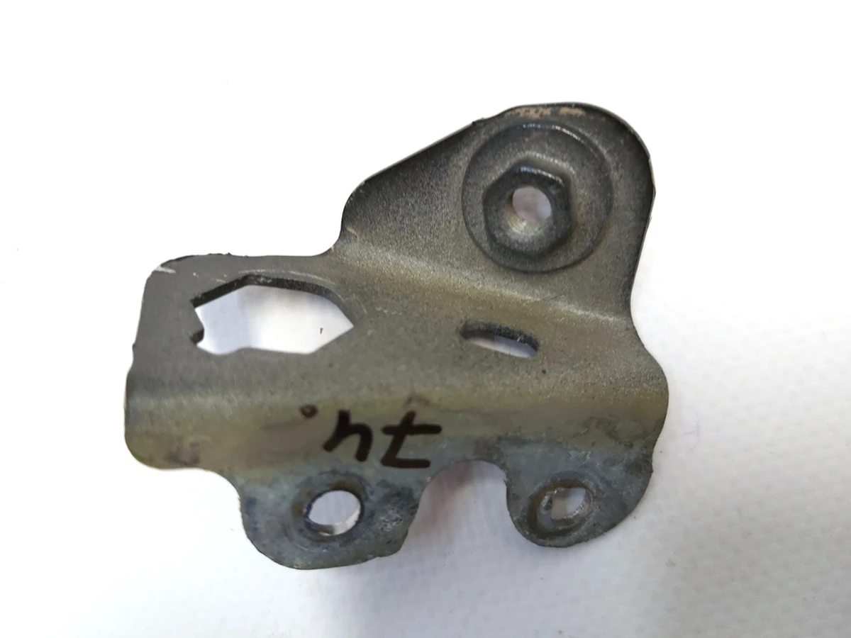 Четверть задняя левая кронштейн тормозного шланга на лонжероне RWD Tesla model 3 1101749-S0-A 1110880-00-A