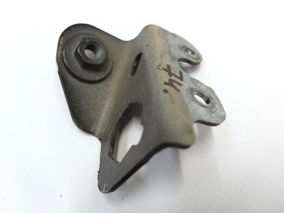 Четверть задняя левая кронштейн тормозного шланга на лонжероне RWD Tesla model 3 1101749-S0-A 1110880-00-A