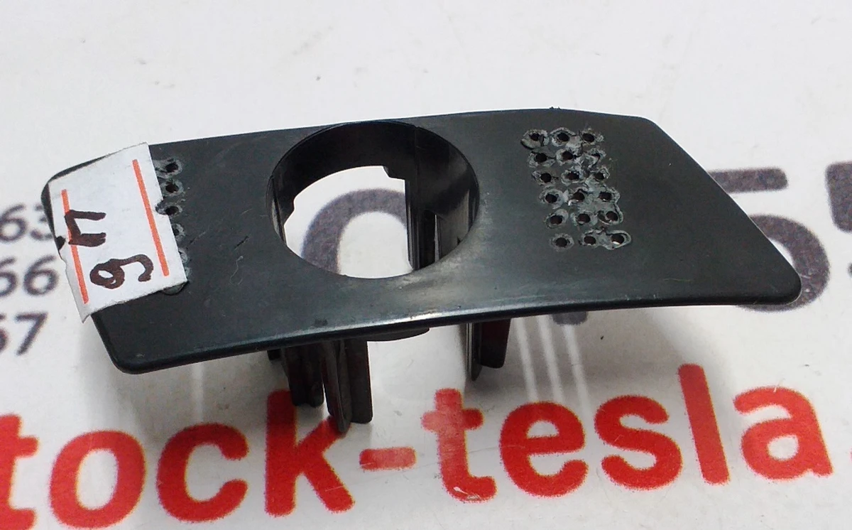 8 Кронштейн крепления парктроника S1 Tesla model X 1097464-00-A