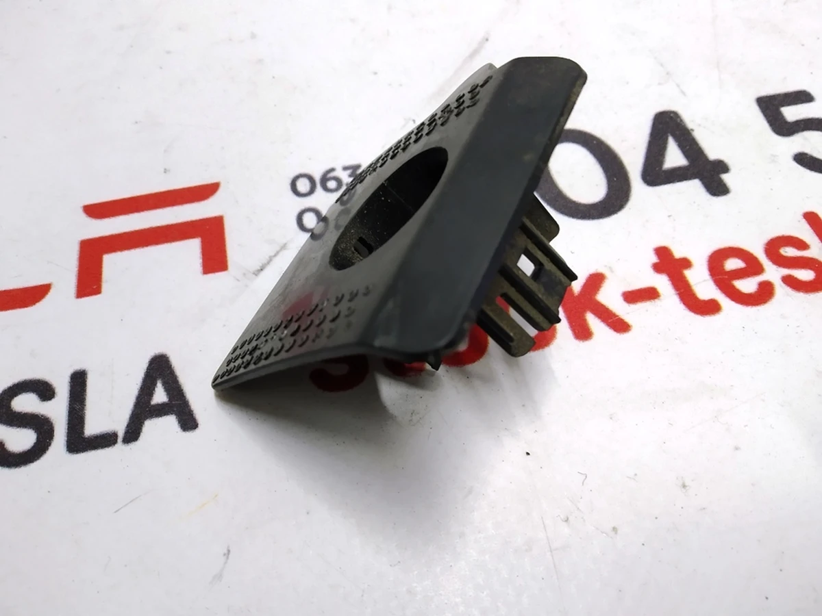 11 Кронштейн крепления парктроника S10 Tesla model X 1097473-00-A