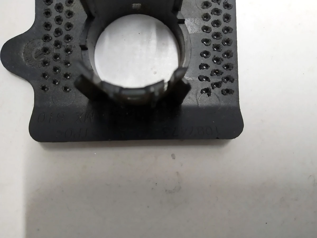 11 Кронштейн крепления парктроника S10 Tesla model X 1097473-00-A