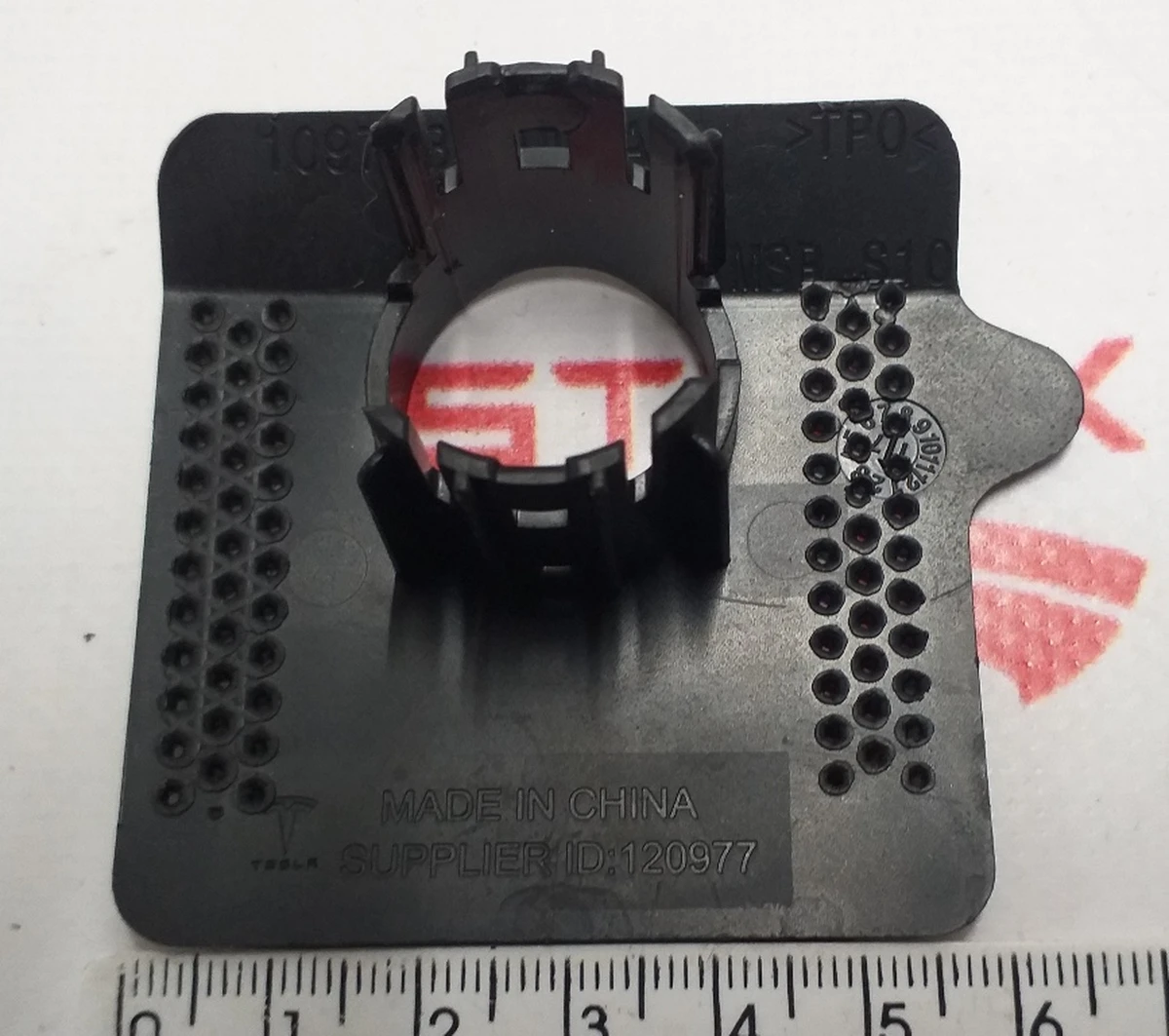 Кронштейн крепления парктроника S10 Tesla model S REST 1097487-00-A