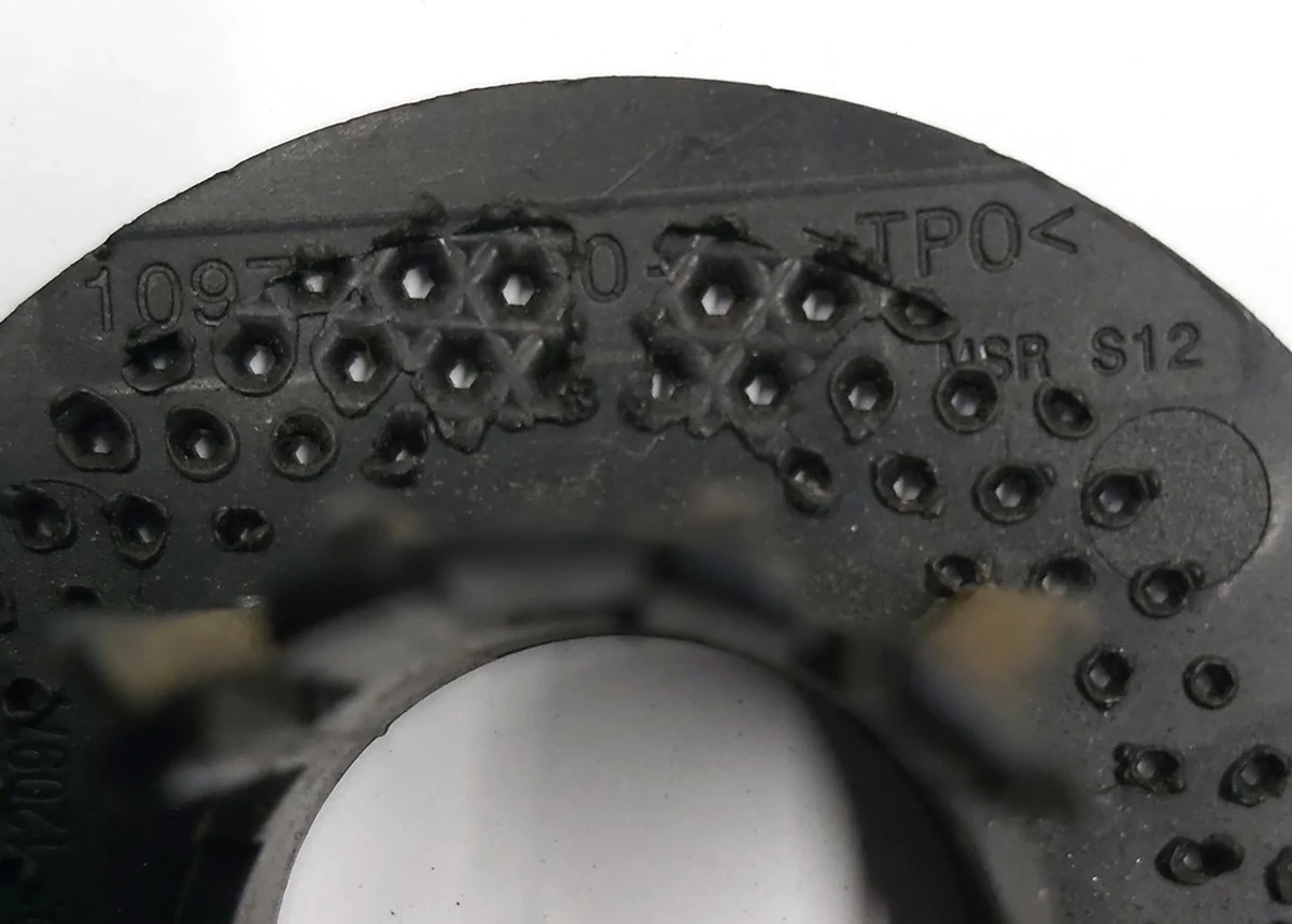 Кронштейн крепления парктроника S12 Tesla model S REST 1097489-00-A