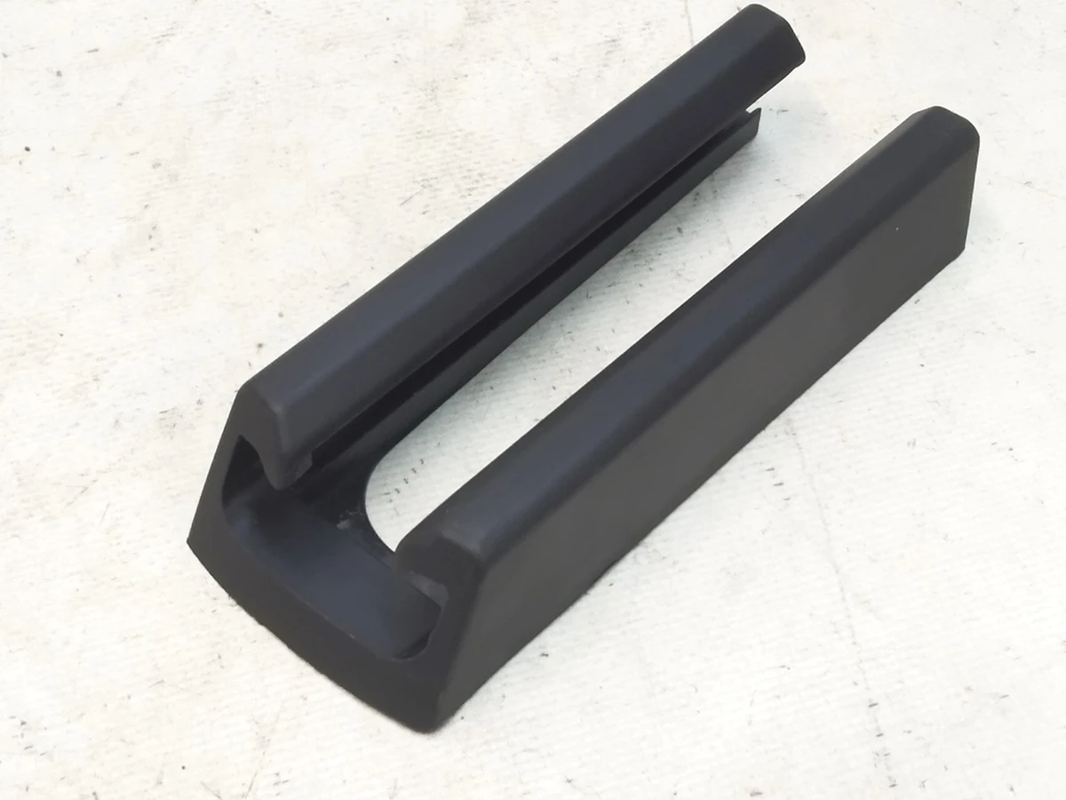 9 Slide plug 1st row of seats left right Tesla Model S REST, Model X, Model 3, Model Y 1097490-00-C