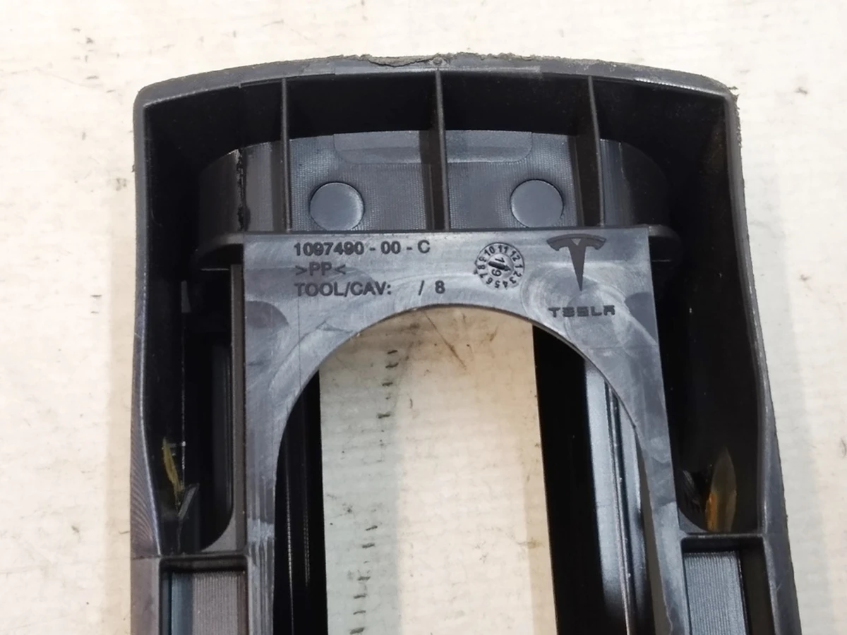 9 Заглушка санки 1й ряд сидінь ліва права Tesla Model S REST, Model X, Model 3, Model Y 1097490-00-C