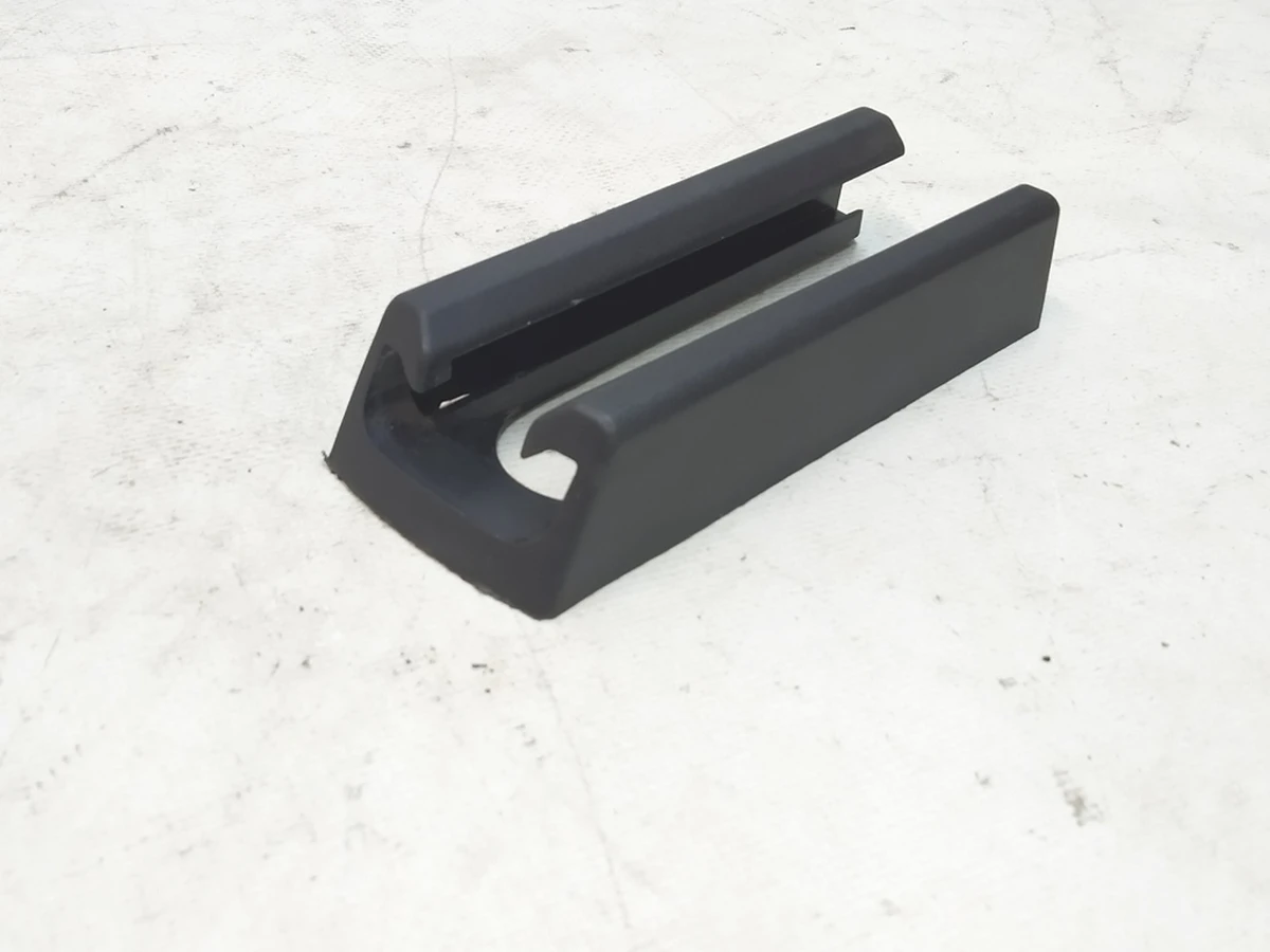 9 Заглушка санки 1й ряд сидінь права/ліва (пошкодження) Tesla Model S REST, Model X, Model 3 1097490-00-C