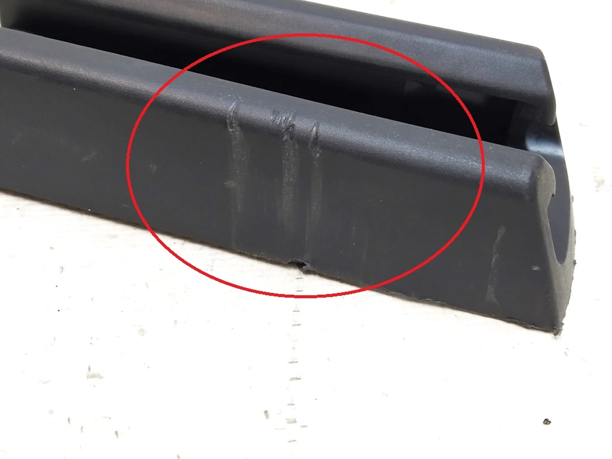 9 Заглушка санки 1й ряд сидінь права/ліва (пошкодження) Tesla Model S REST, Model X, Model 3 1097490-00-C