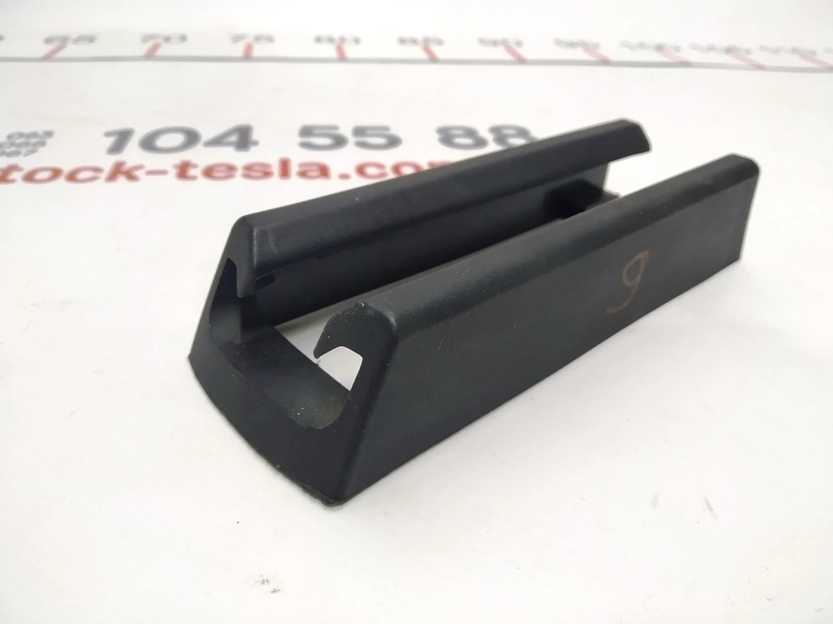 9 1R TRACK COVER Tesla model 3 1097490-00-C