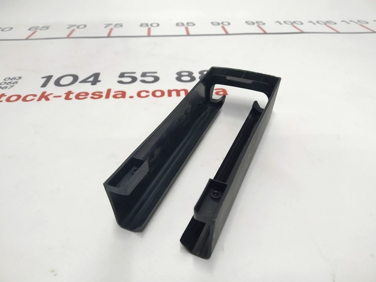 9 1R TRACK COVER Tesla model 3 1097490-00-C