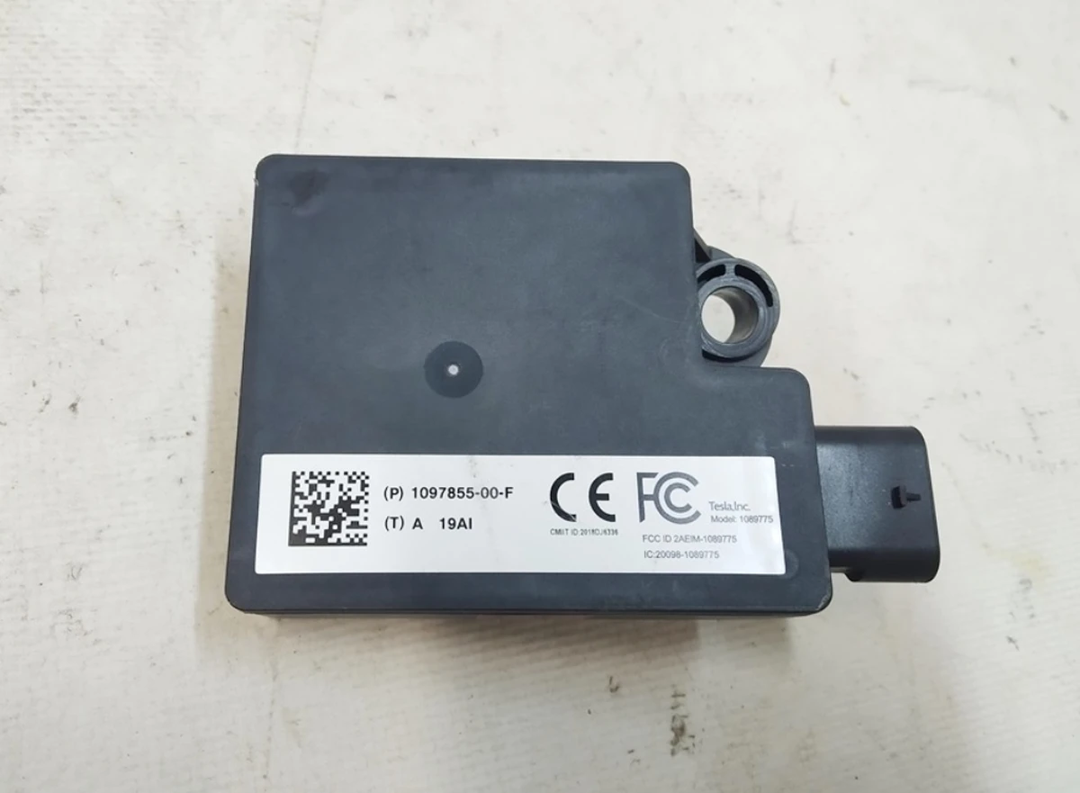 7 Блок Bluetooth (пошкодження) Tesla model 3 1097855-00-H