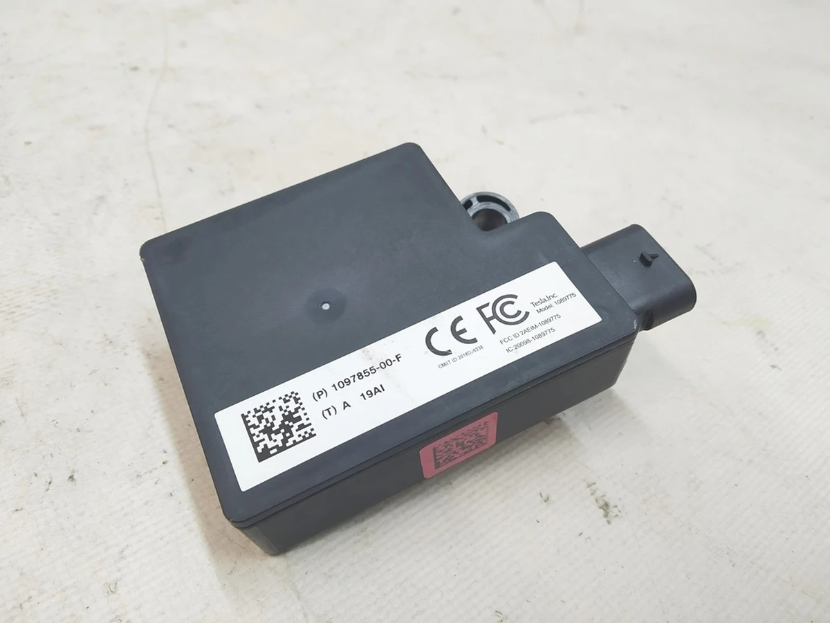 7 Блок Bluetooth (пошкодження) Tesla model 3 1097855-00-H