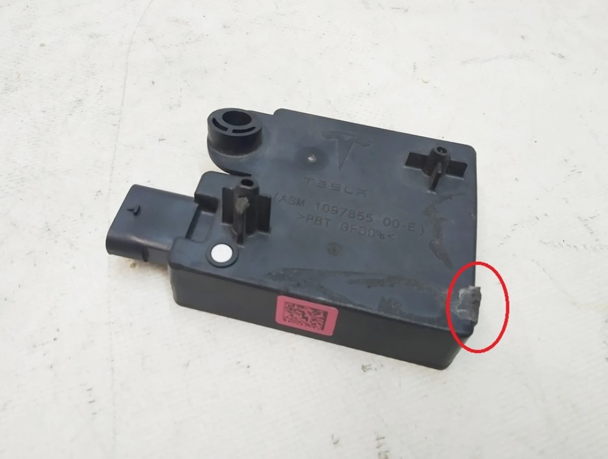 7 Блок Bluetooth (пошкодження) Tesla model 3 1097855-00-H
