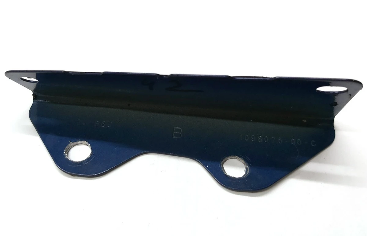 2 Табличка с VIN кодом под лобовым стеклом Tesla model 3 1006865-00-C