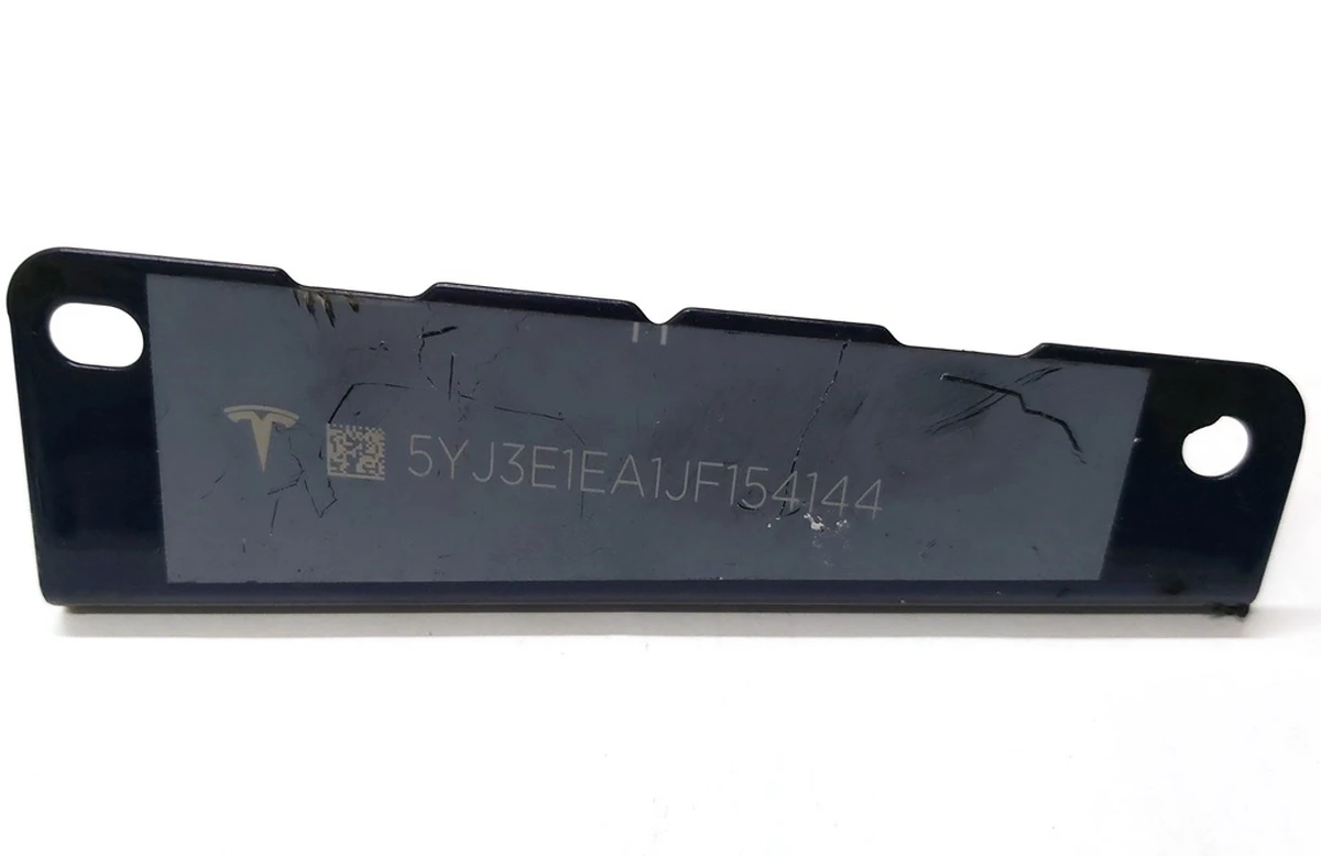 VIN PLATE Tesla model 3 1006865-00-C