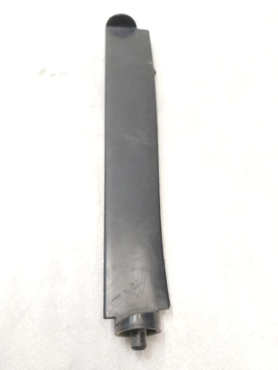 Лопасть центральної люверси ліва верхня Tesla Model 3 1559787-00-A