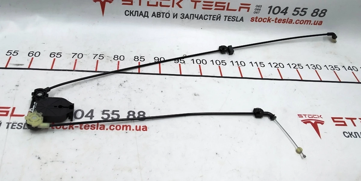 2 Розгалужувач (сплітер) електродвигуна розблокування хутра. переміщ. (лазок) подвійного лівого сидіння 2-го ряду в зборі Tesla model X 1098278-00-F