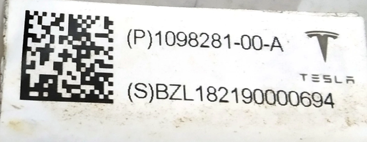 11 Датчик положения спинки 2-го ряда сидений 60/40 Tesla model X 1098281-00-A